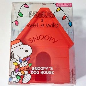 New Peanuts x Wet N Wild Limited Edition Snoopy's Dog‎ House Makeup Sponge Case